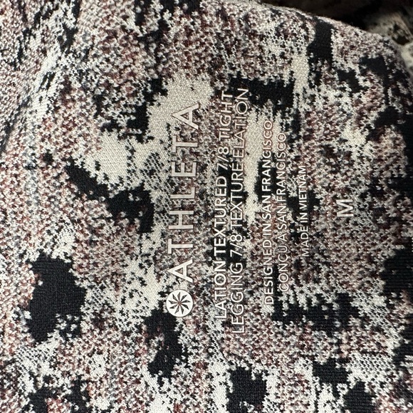 Athleta Lation Textured 7/8 Tight Black Cream Patterned Leggings - Picture 5 of 5